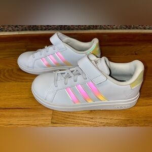 Adidas’s girls sneaks. Size 2